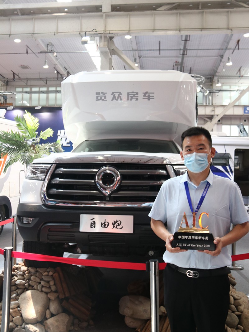 年度新車、自動檔、四驅，能選的房車