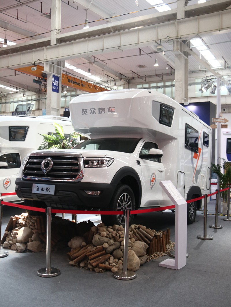 年度新車、自動檔、四驅，能選的房車
